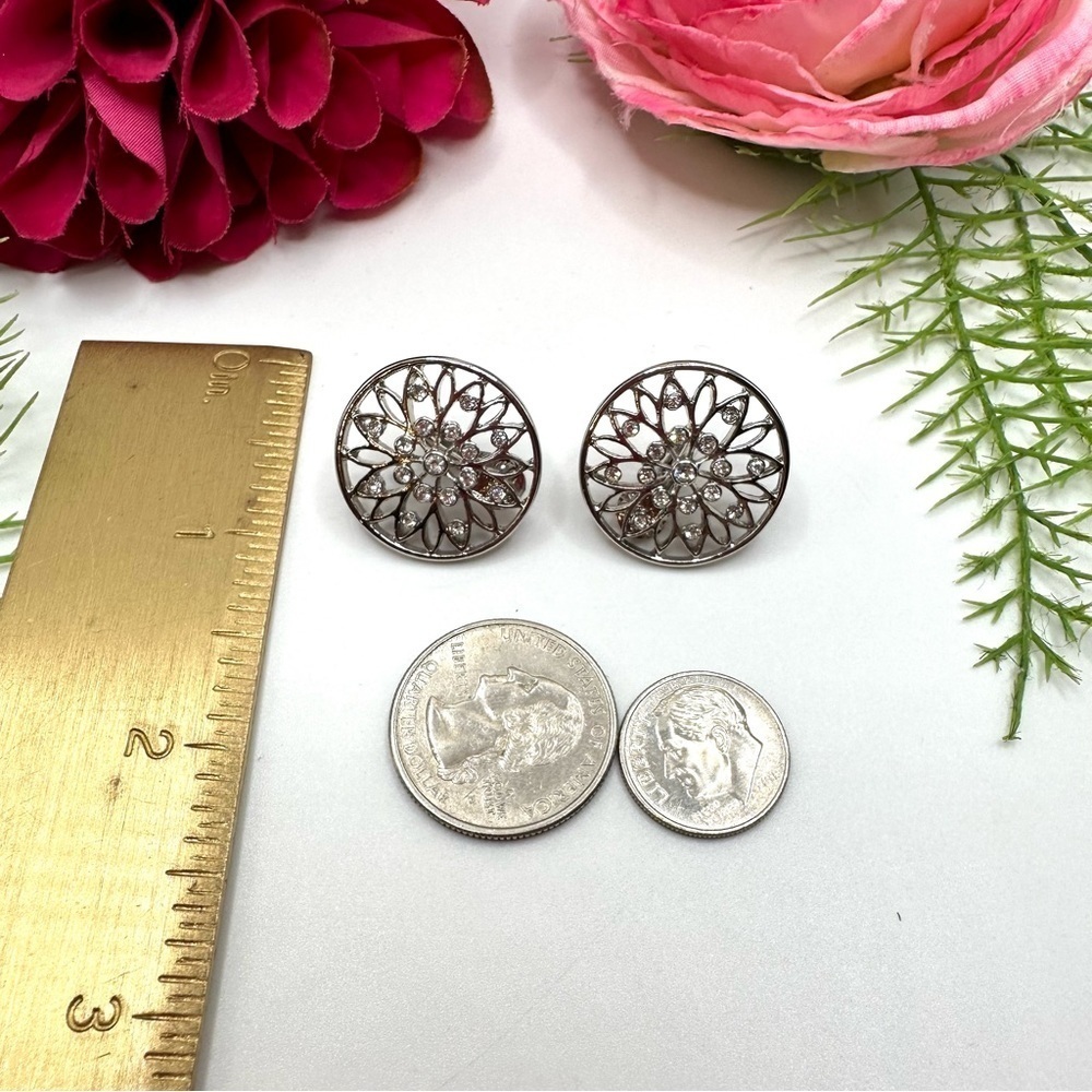 VINTAGE⚜️MONET Crystal Cluster Clip Earrings - Picture 6 of 7